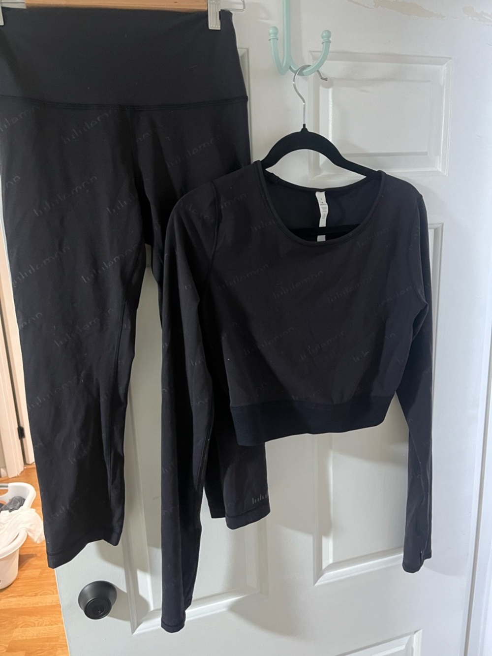 lululemon athletica Black Long Sleeve Crop Top and Cropped Leggings SET